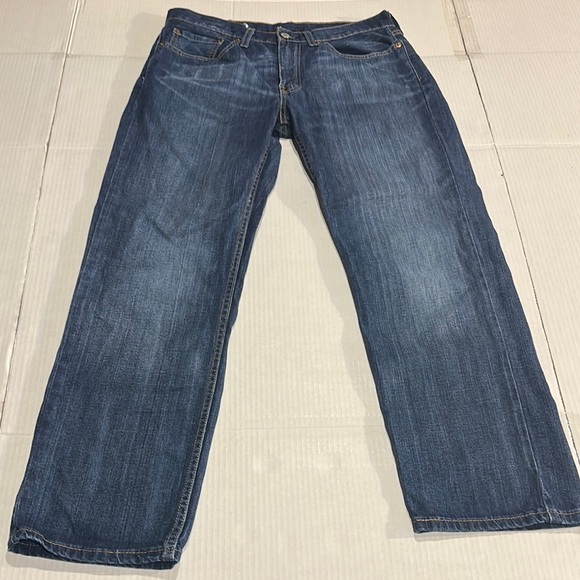 Levi’s Strauss & Co 514 Classic Blue Denim Jeans with pockets and zipper front - Picture 1 of 10
